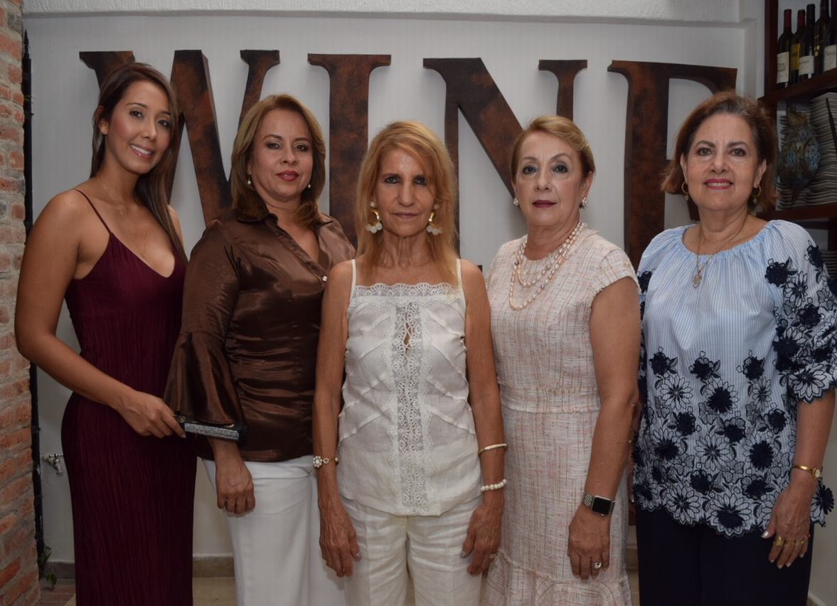 Carol Muñoz, Luz Marina Trujillo, Gilma de Sánchez, Luz Mary Galindo y Mercedes Pastrana.